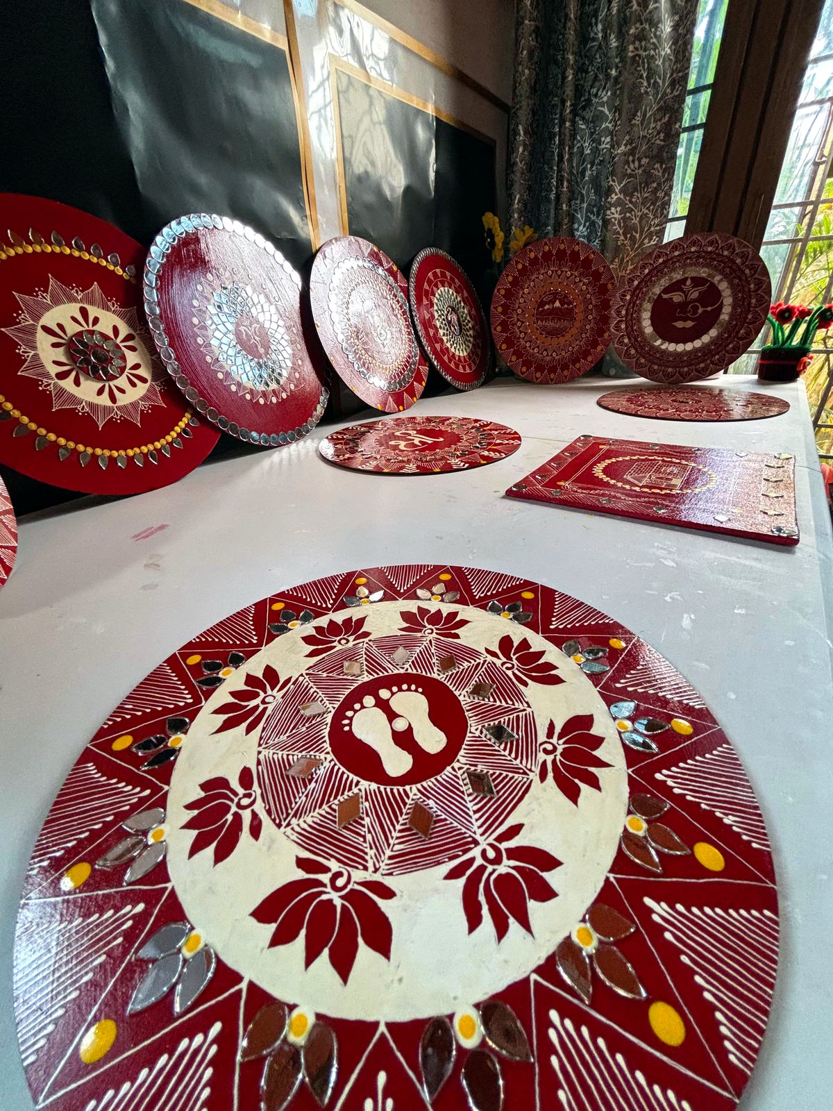 GI-Tagged Kumaoni Aipan folk art — hand-painted heritage crafts from Uttarakhand for wholesale and corporate gifting